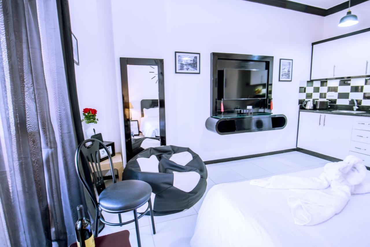 Rare New Marina Hotspot with Fast Free Wifi, Balcony & Pool - Western Standards - Sheraton Plaza 414 2