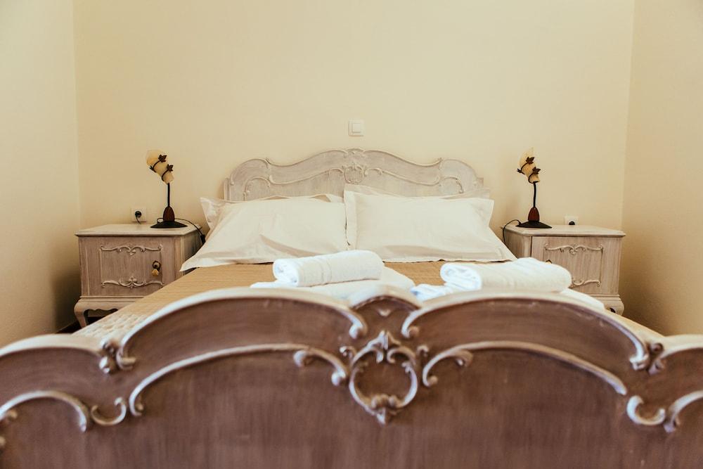 Day One Fira Mansion 1