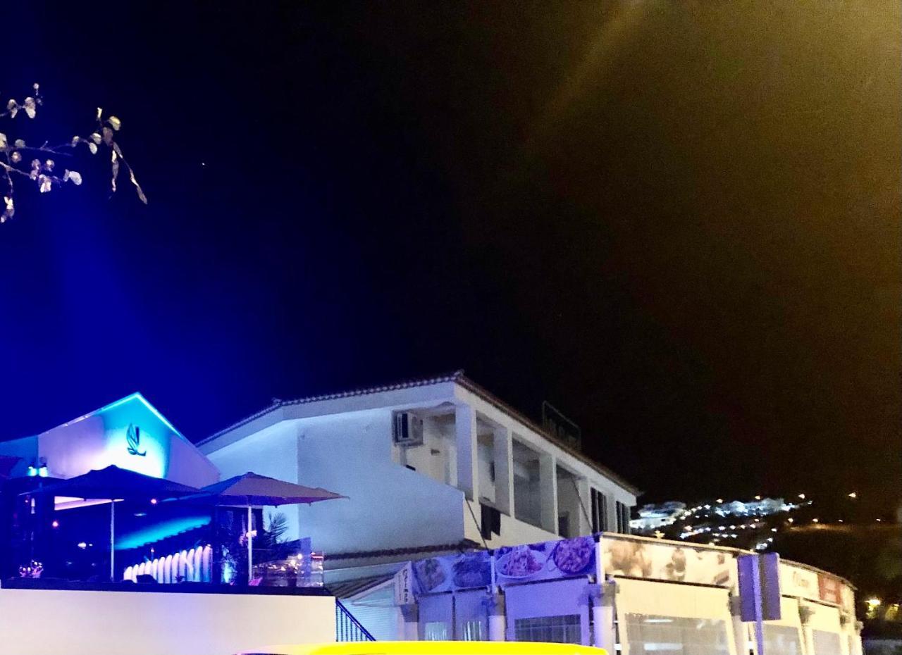 Las Flores Studio 1 1