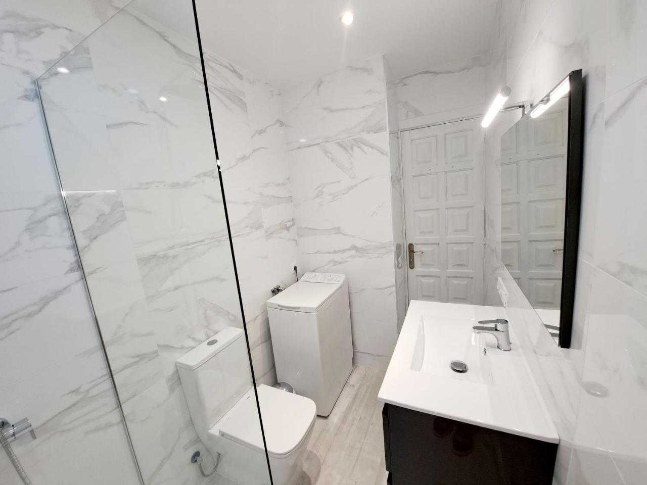 Wonderful Apartment with a Sea View, Wifi, Pool 2