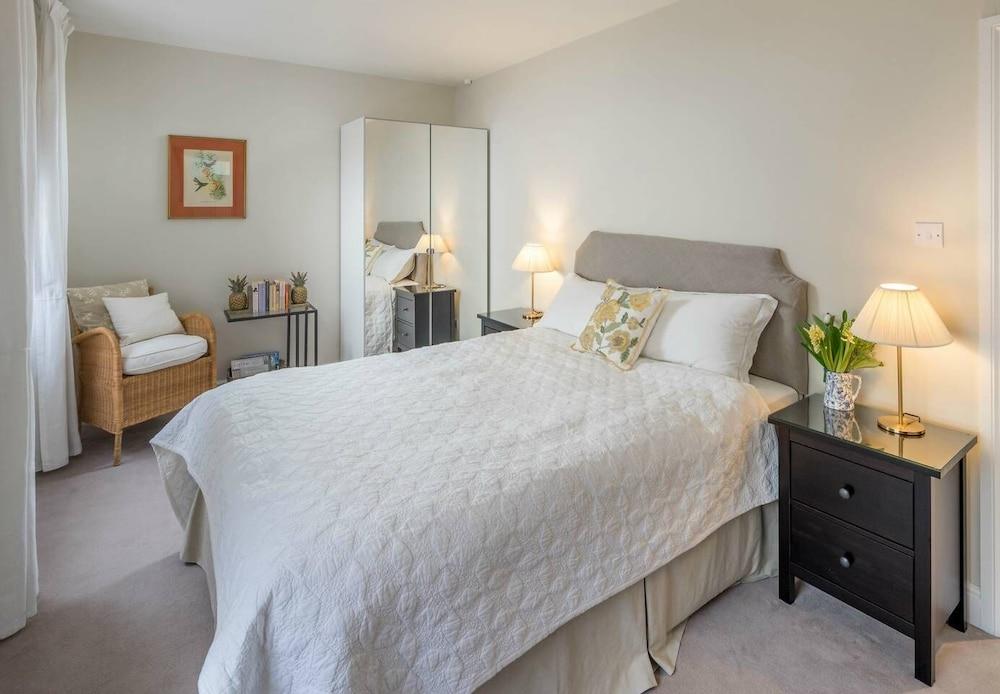 Joivy Bright Flat for 6, Near Victoria And Warwick Sq 2