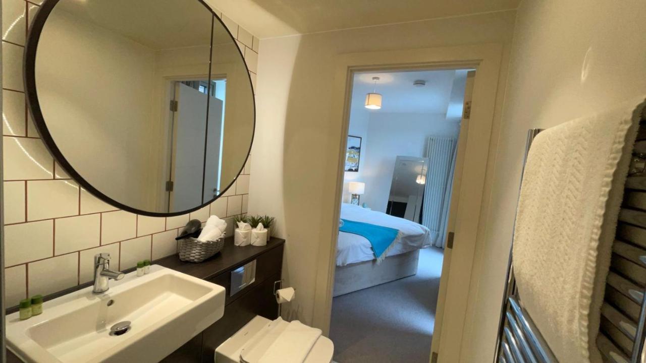 Luxury Three Bed Apartment by London Excel 2