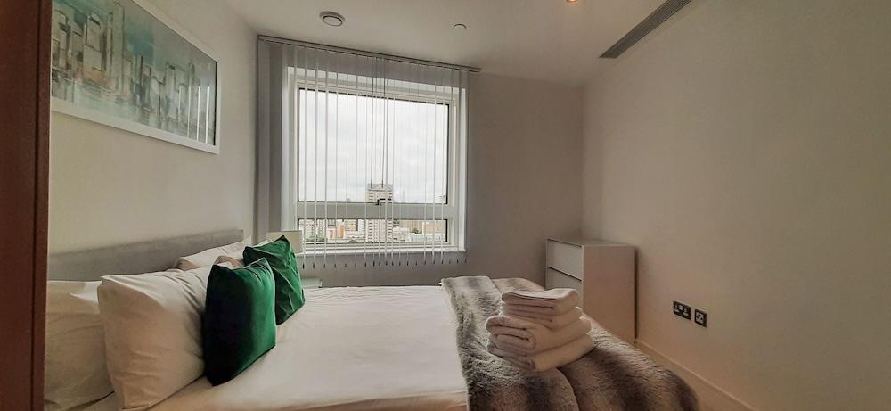 Lincoln Plaza Duckman Tower 1