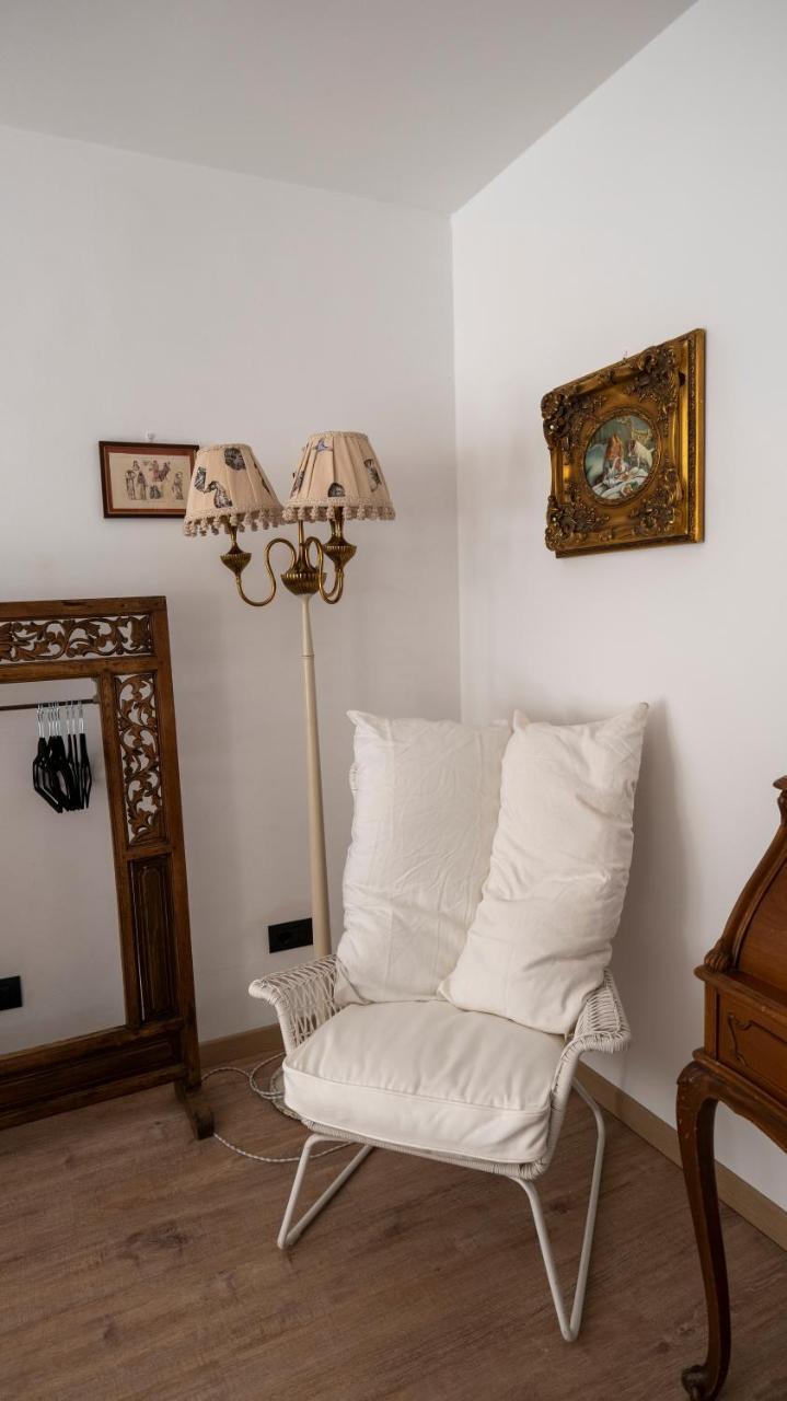 Beautiful Floral Apartment on Navigli 1