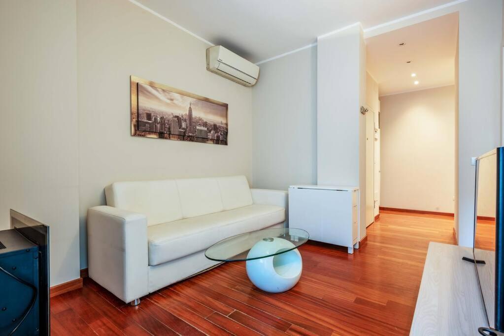 Fully Furnished Flat Arco Della Pace by Easylife 2