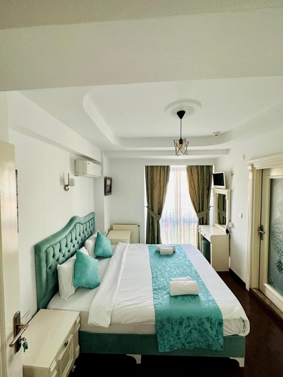 La Petite Maison Hotel 2