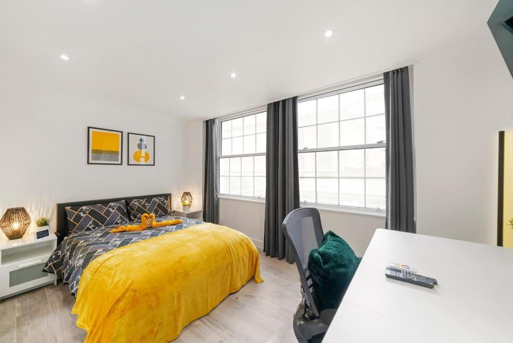 Modern 2 Bedroom Apartment in the Heart of London 2