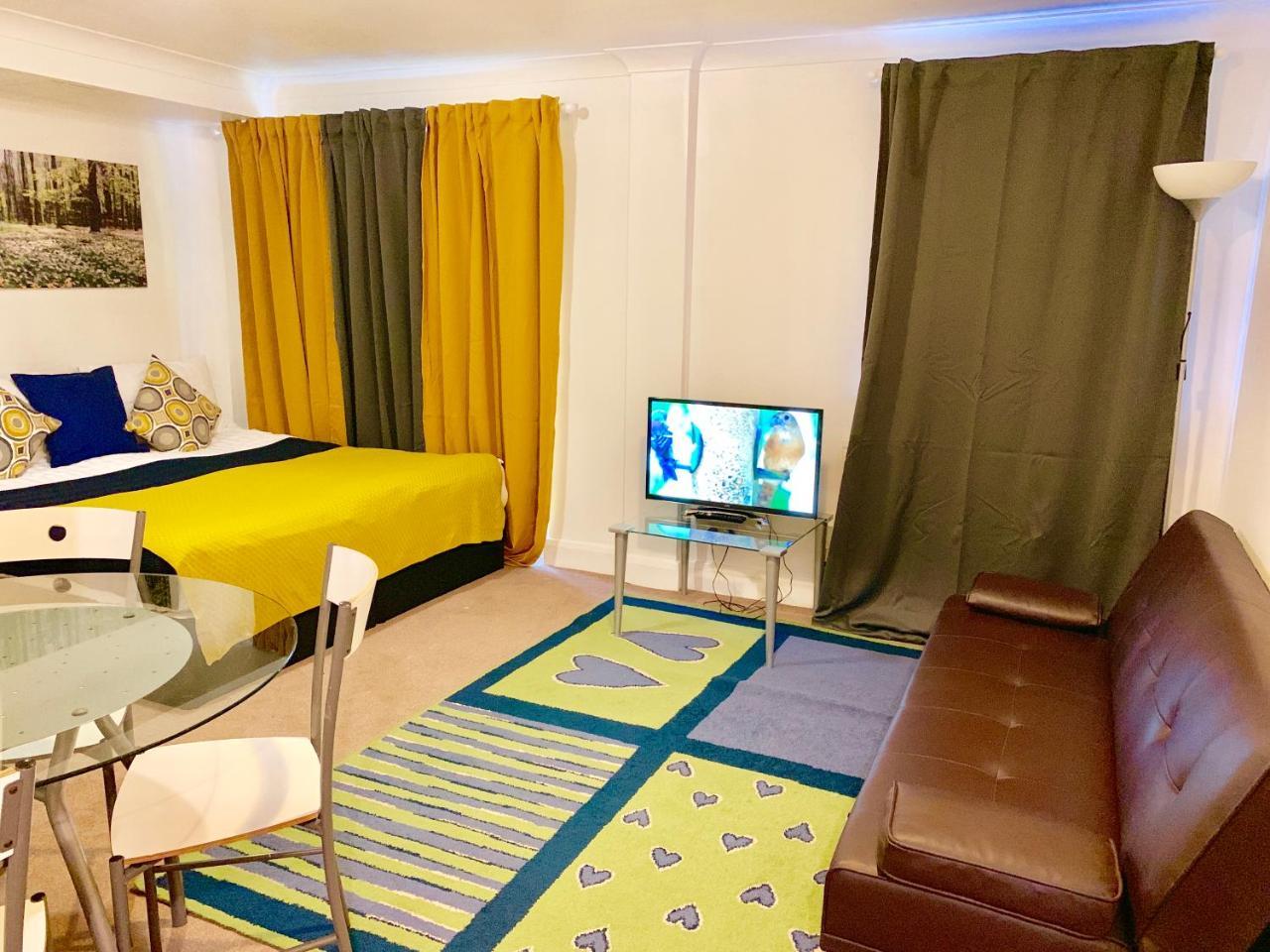 2 Bedrooms Modern Central London Apartment, Full Kitchen, 5 Minutes Tube Station 1