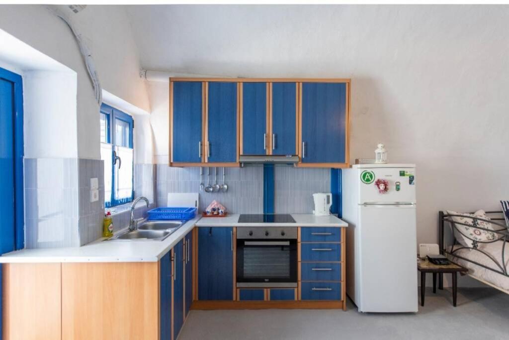 Easy Going Santorini House 2