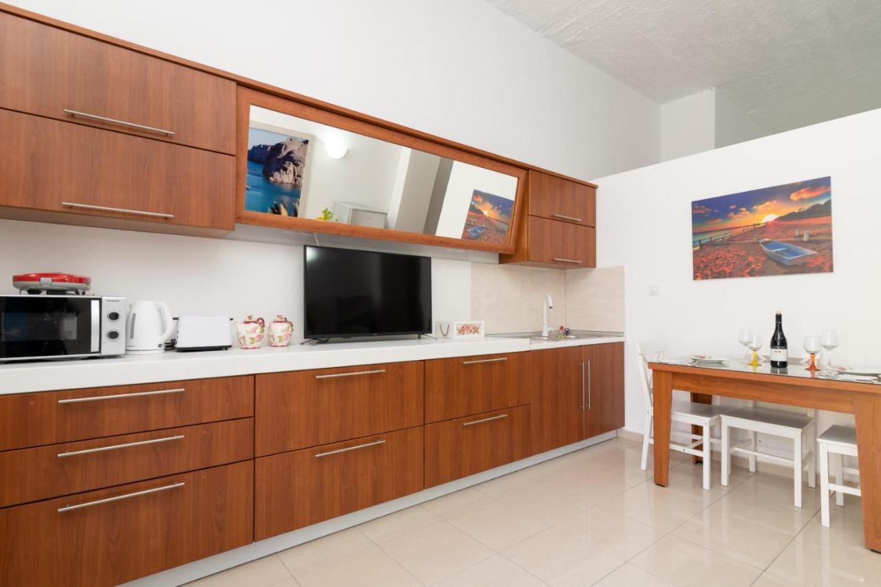 Ibiscus And Lily Apartments 2