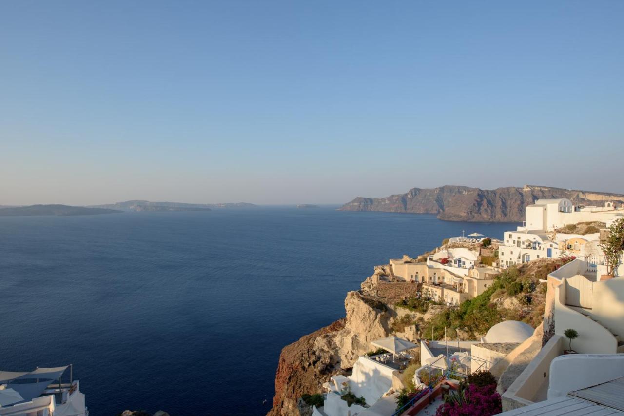 Oia Treasures Art Suites 2