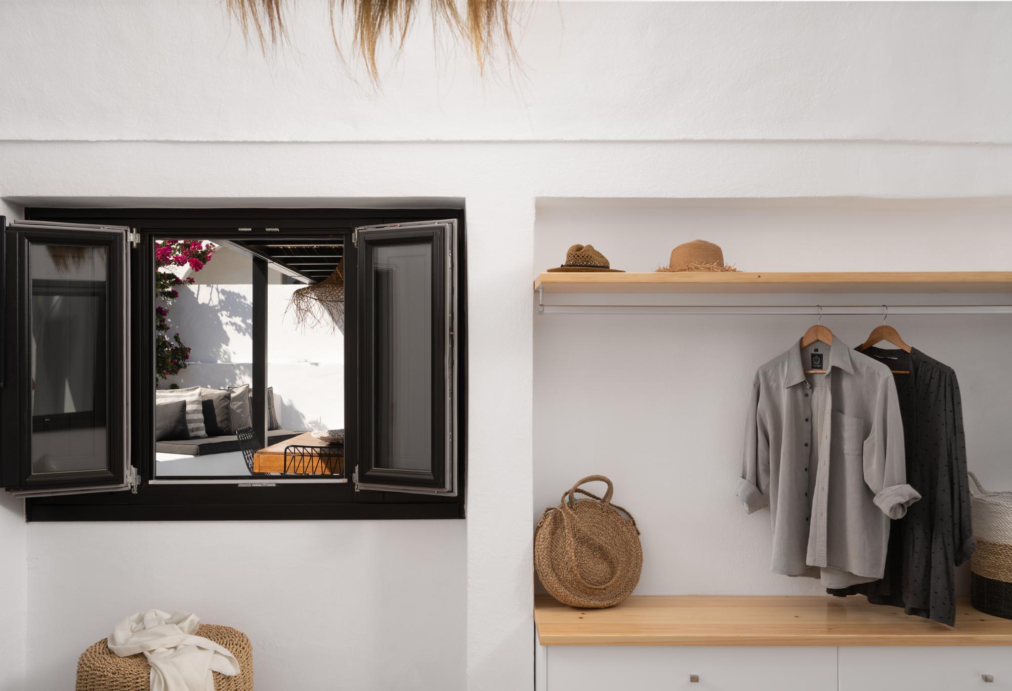 Villa Rosaviglia Oia with Hot Tub 2