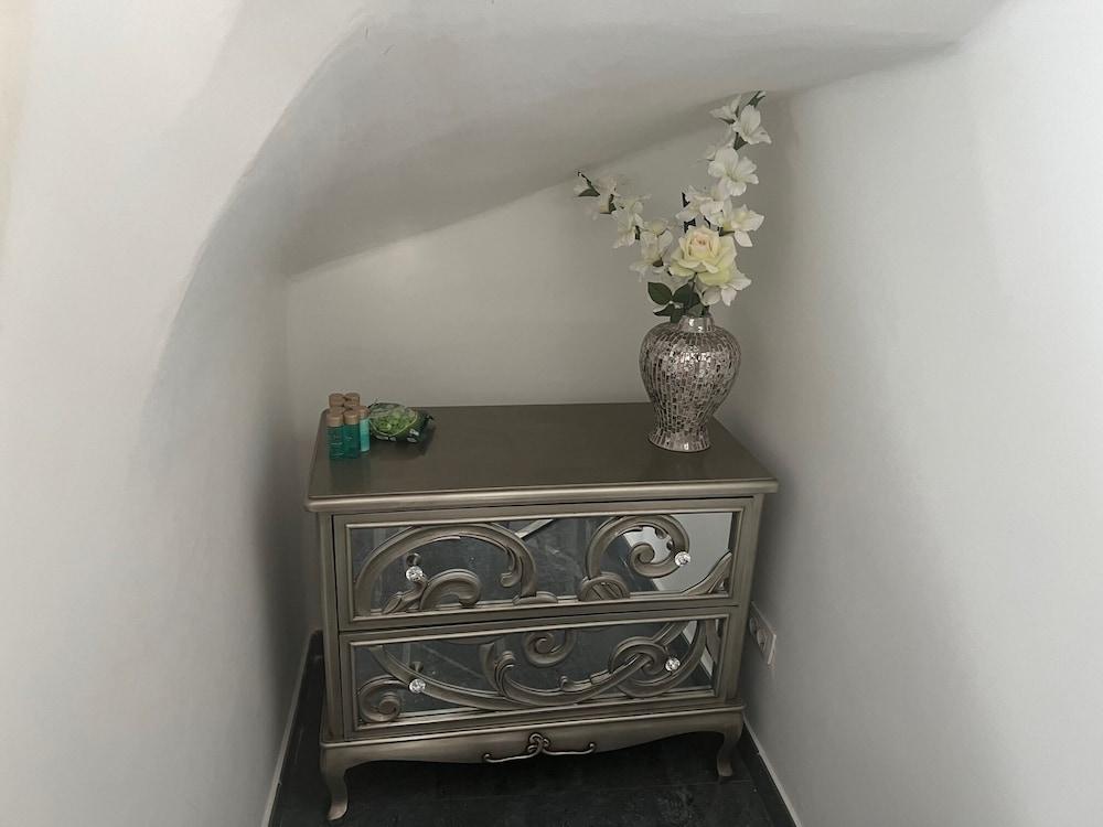 Luxury 4 Bedroom Villa with Jacuzzi 1