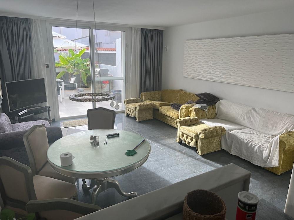 Luxury 4 Bedroom Villa with Jacuzzi 2