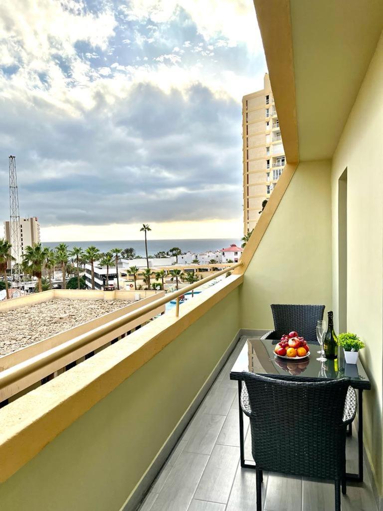 Newly Reformed Apartment with Sea View And Pool, in Front of the Beach, in Playa de las Americas 1