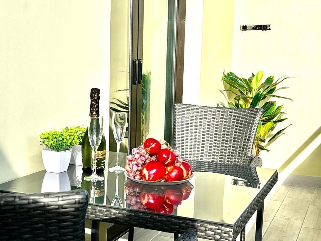 Newly Reformed Apartment with Sea View And Pool, in Front of the Beach, in Playa de las Americas 2