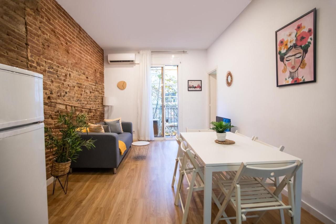 2sic1033 - Bright Flat Near Sagrada Familia 2