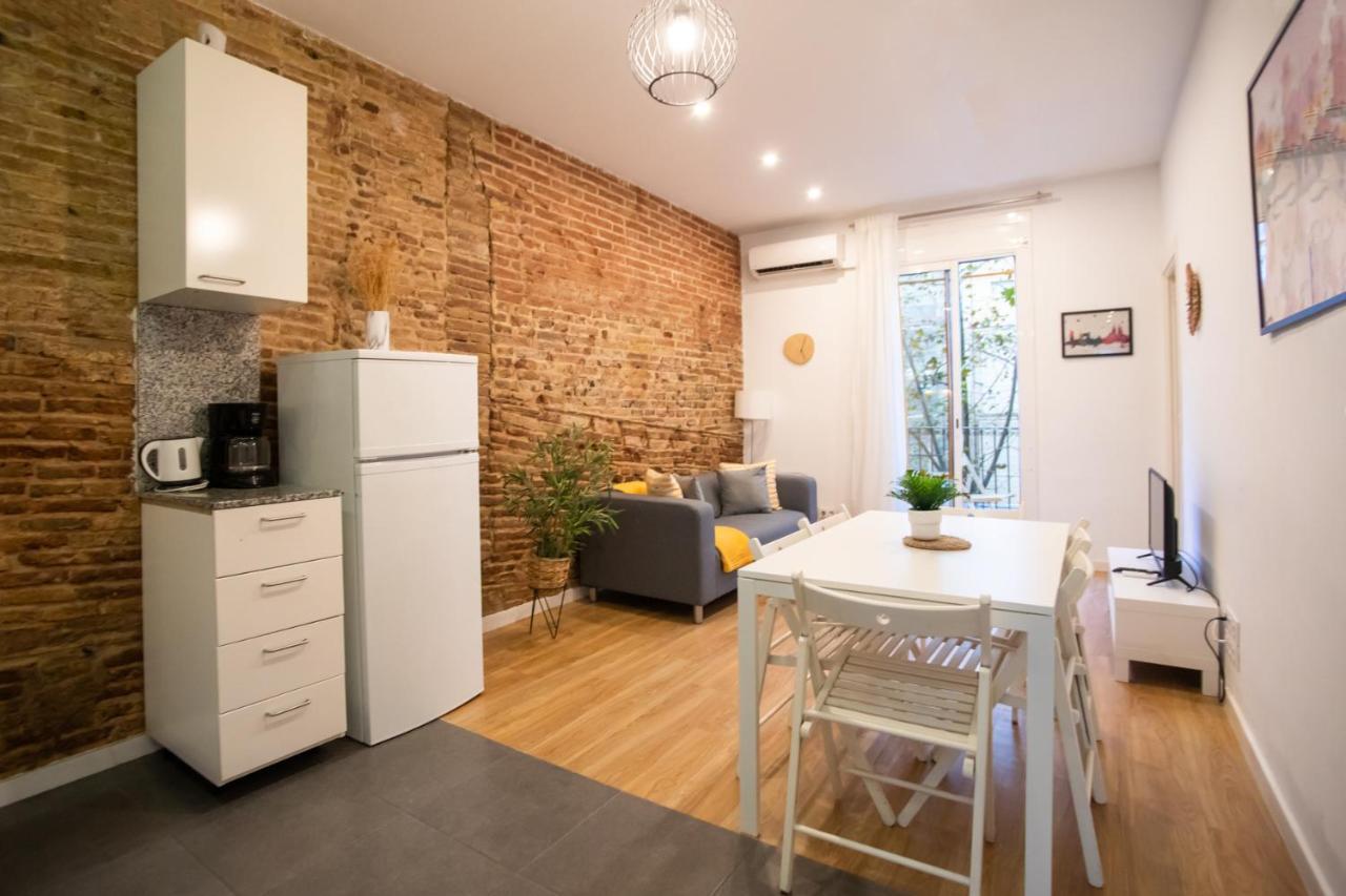 2sic1033 - Bright Flat Near Sagrada Familia 1