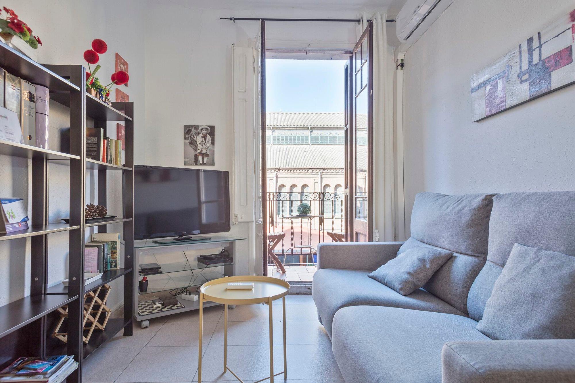 Mirall,En El Mejor Barrio de la Ciudad, Frente a Un Mercado Emblematico, Rodeado de Comercios Y Restaurantes Y Muy Bien Comunicado Con Todo. 2