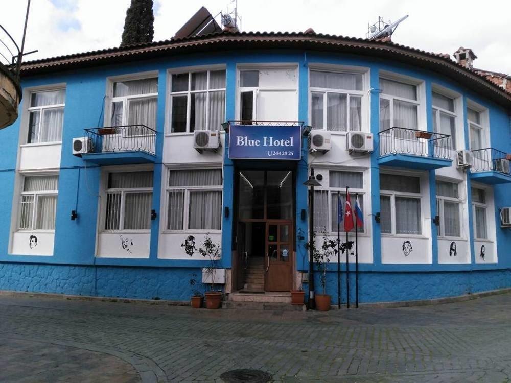 Blue Hotel 1