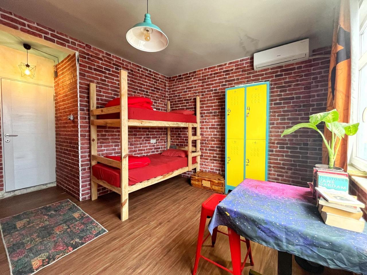 Lola Backpacker's Hostel (Adults Only) 2