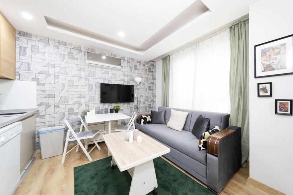 Modern Flat with Central Location in Antalya 2