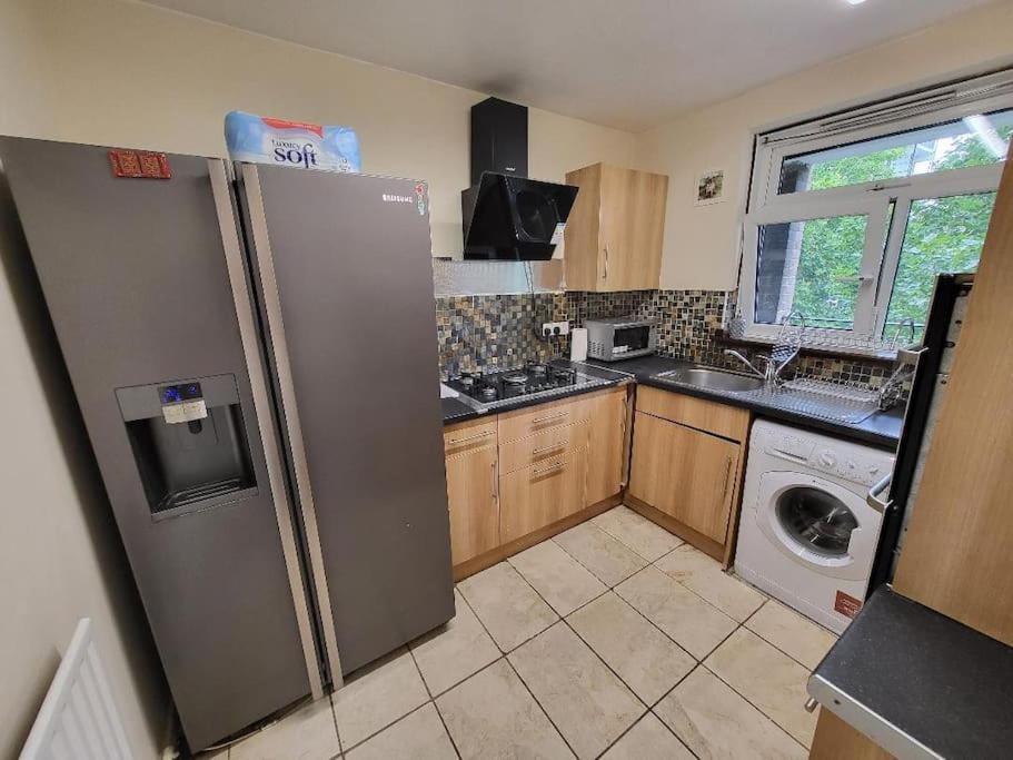 Four Bedroom Flat - Surrey Quays 1