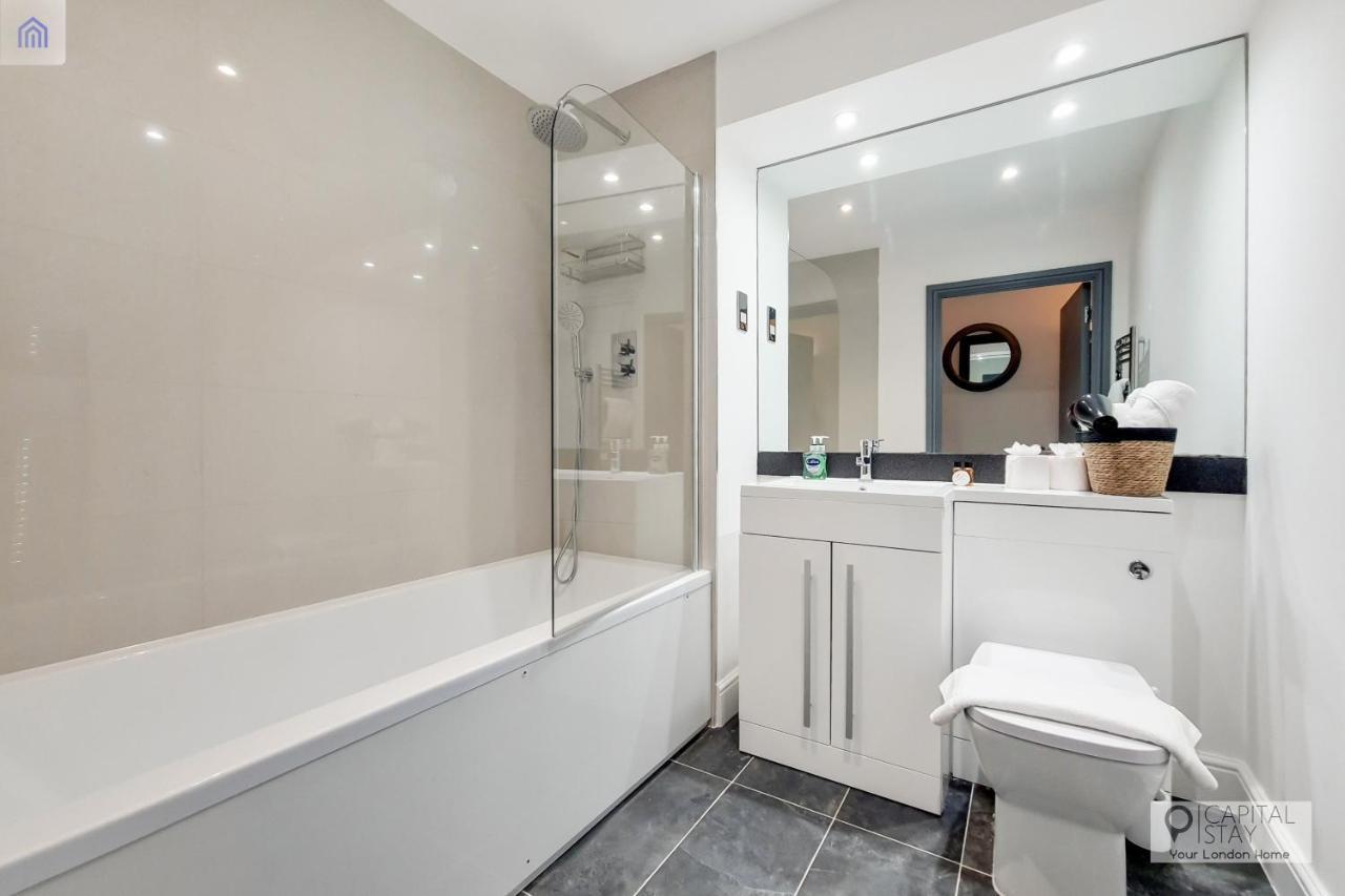 Stylish Three Bedroom Apartment by London Excel 1