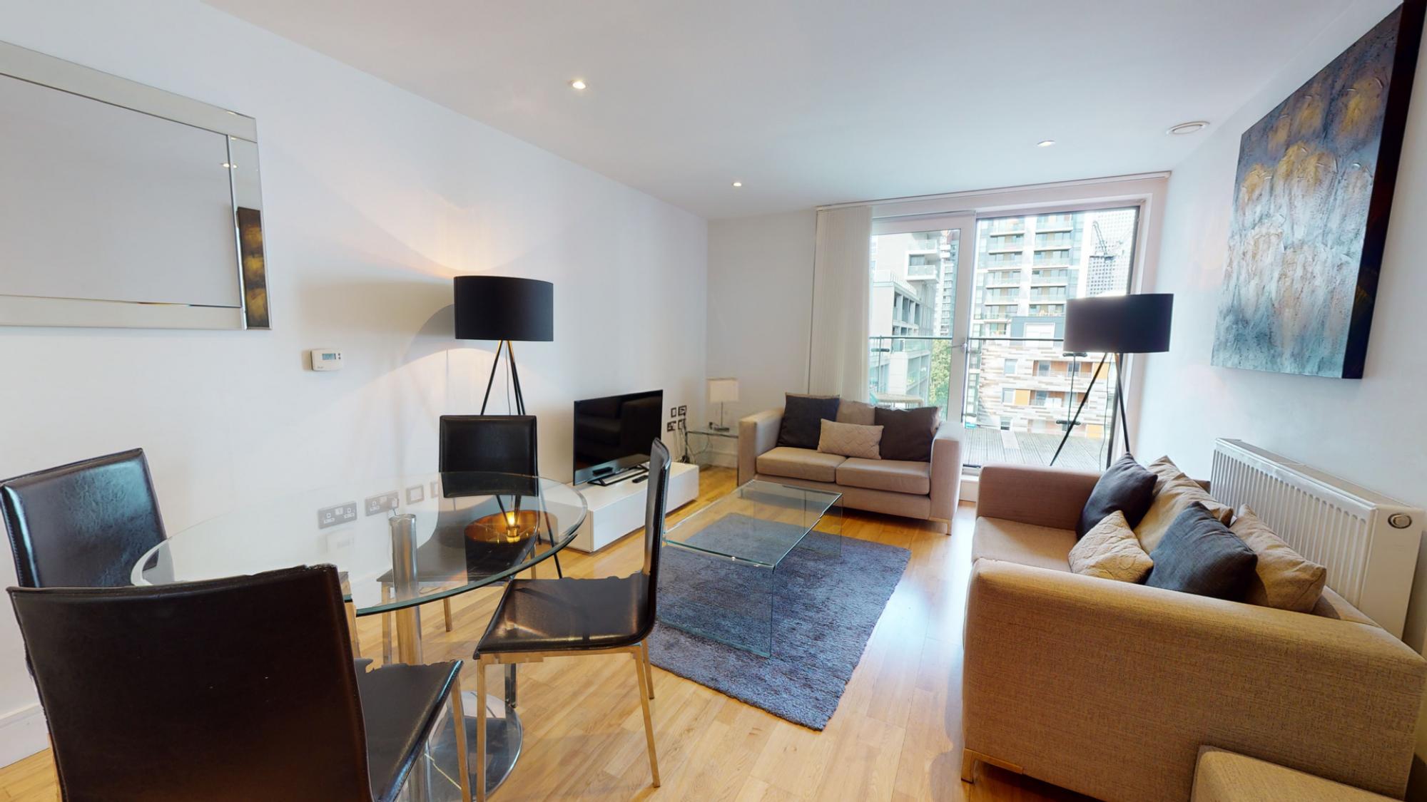 Deluxe Two Bed Apartment W Balcony in Canary Wharf