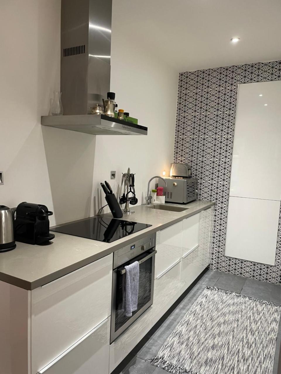 The Flat with the Heart 1