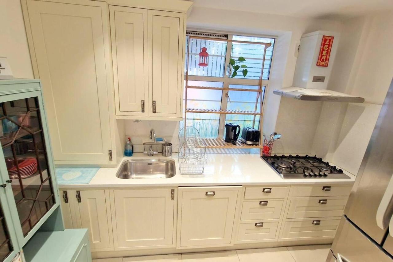 Modern 3-Bed House in Surrey Quays 1