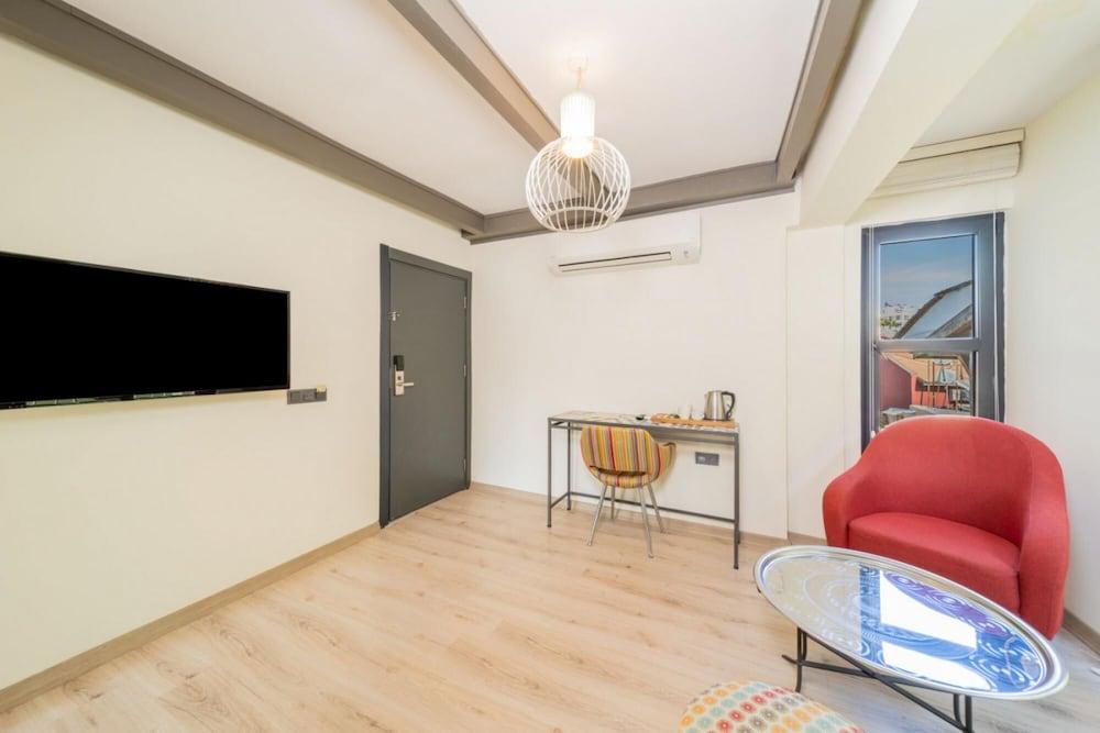 Delightful Flat Near Hadrian S Gate 1