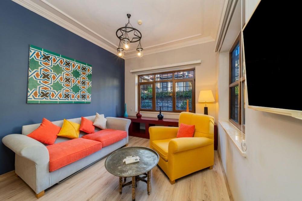 Fascinating Hotel Room Near Hadrian S Gate 1