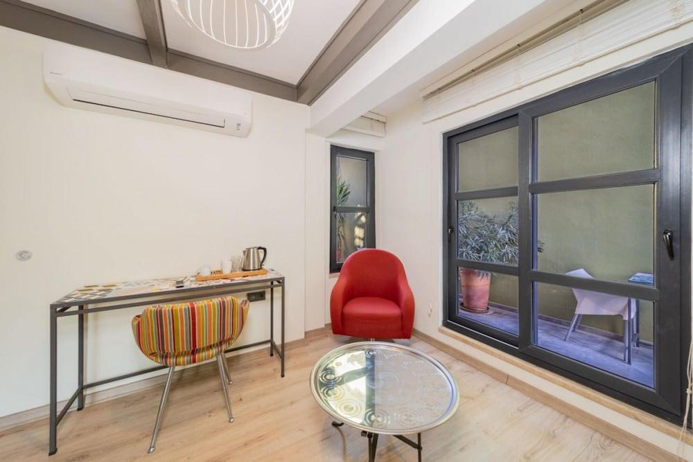 Pleasant Hotel Room Near Hadrian S Gate 2