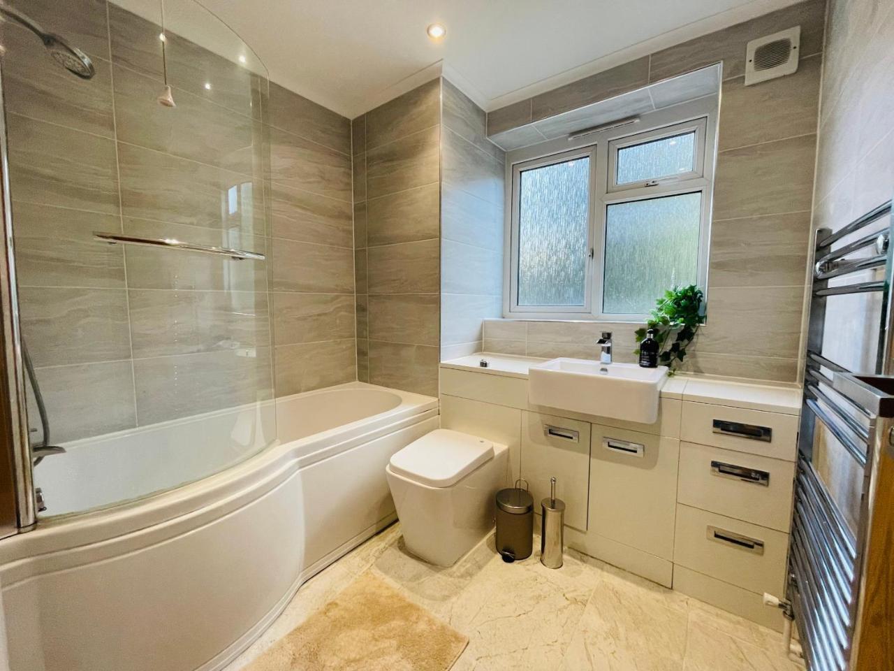 Greenwich Apartments by Sleepy 1