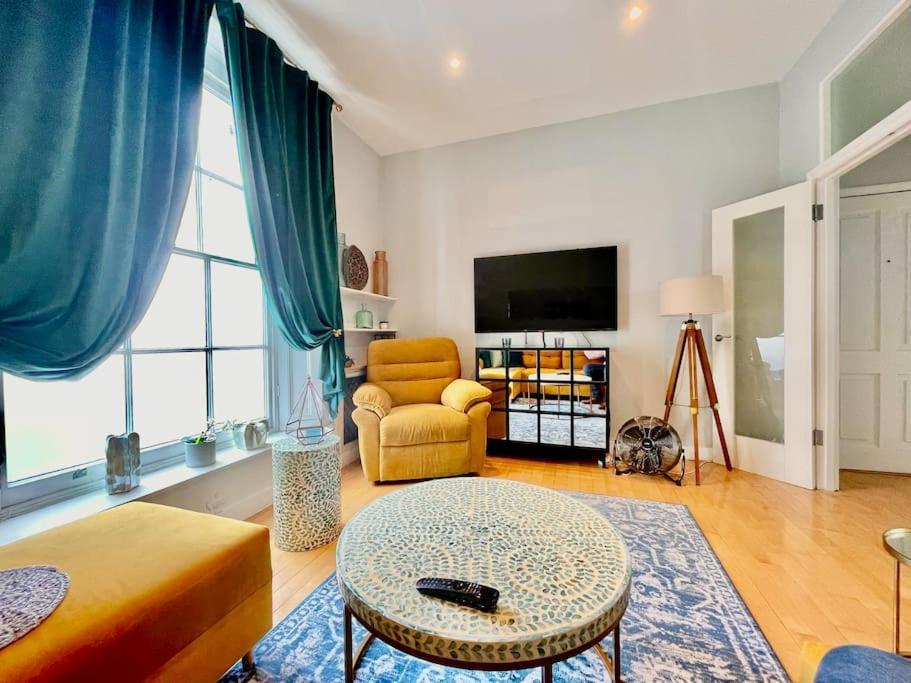 Luxury 1 Bedroom Flat in Knightsbridge (Central London) 2