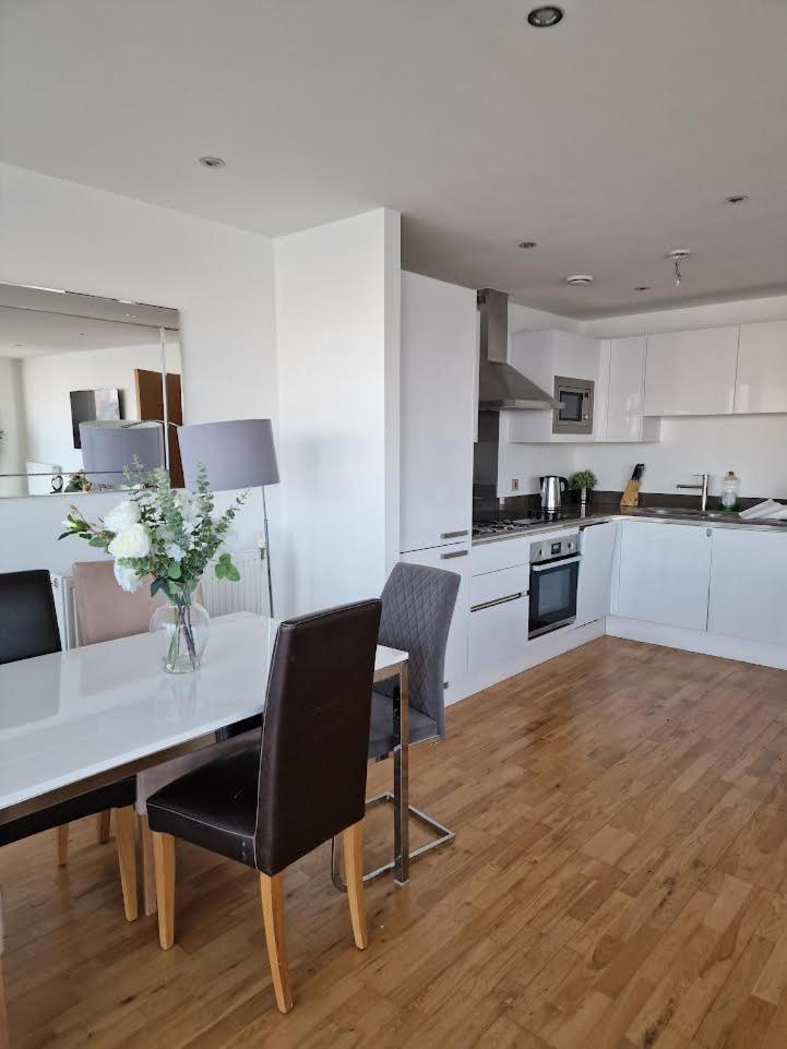 Large 2bed 2bath Apartment Beautiful River Views London Greenwich Cutty Sark