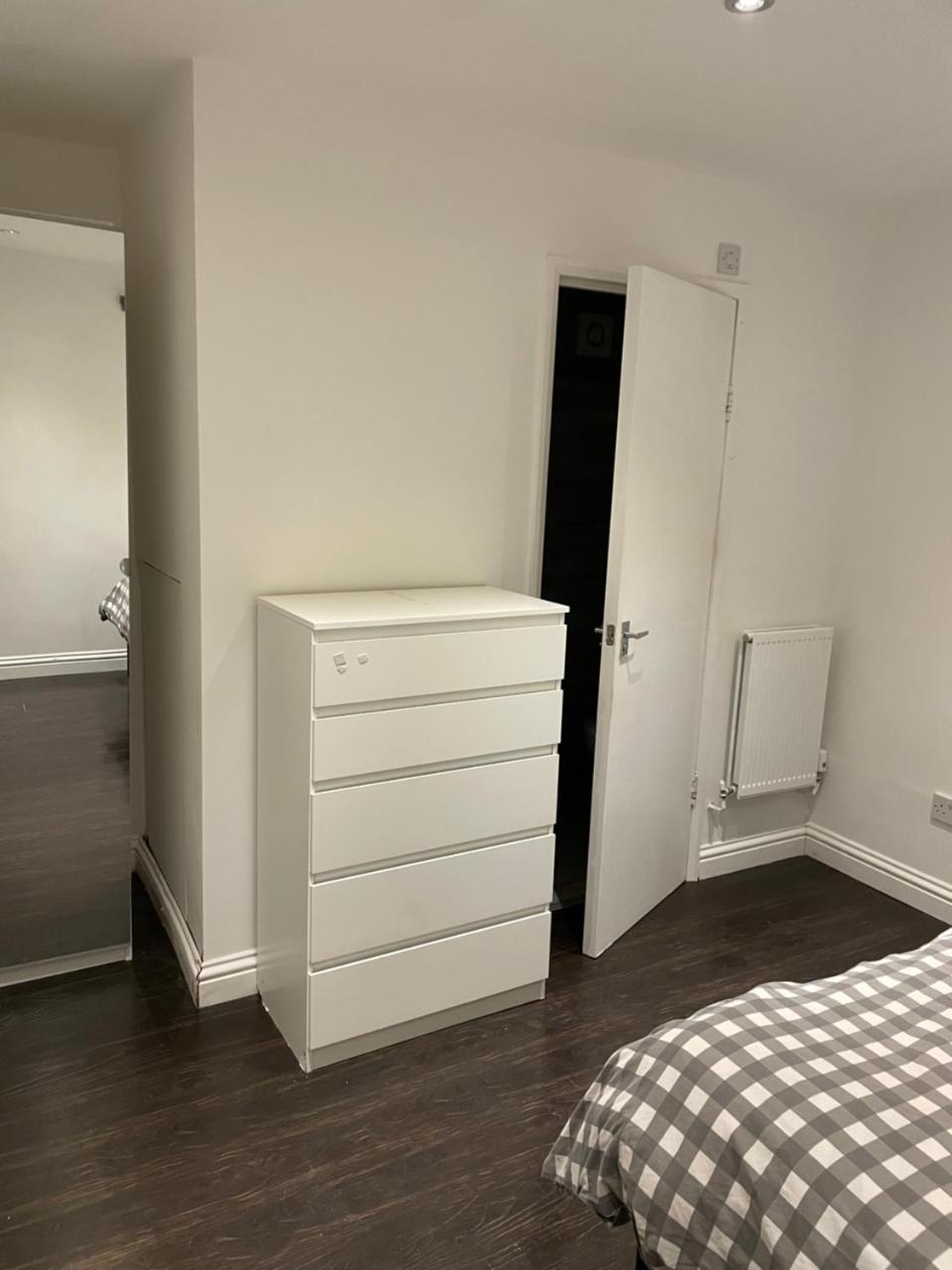 Delightful Private 2 Bedroom Bungalow 1