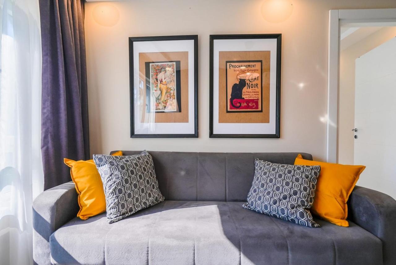 Modern Flat Near Hadrian's Gate 2