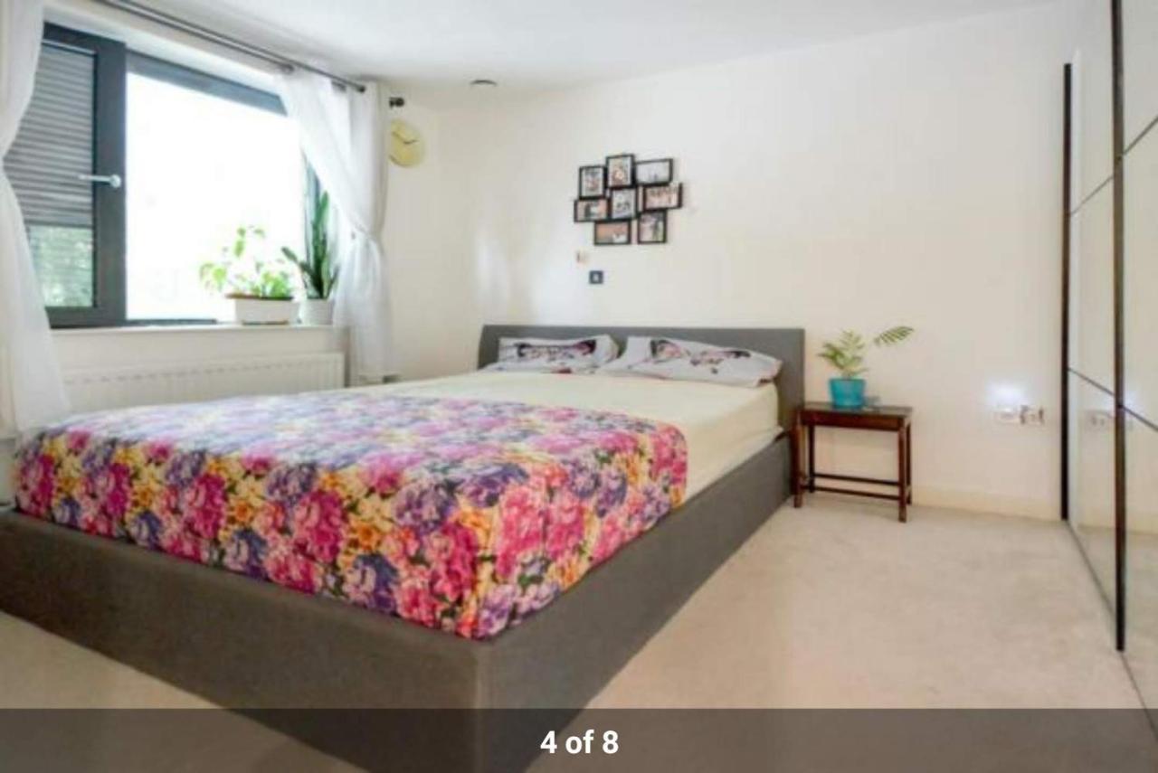 London Holiday Home - Entire 4 Bedroom Private House with Kitchen, Living Room & Private Garden - 1 Cape House London, Within 30 Mins From Central London, London Bridge & Canary Wharf 1