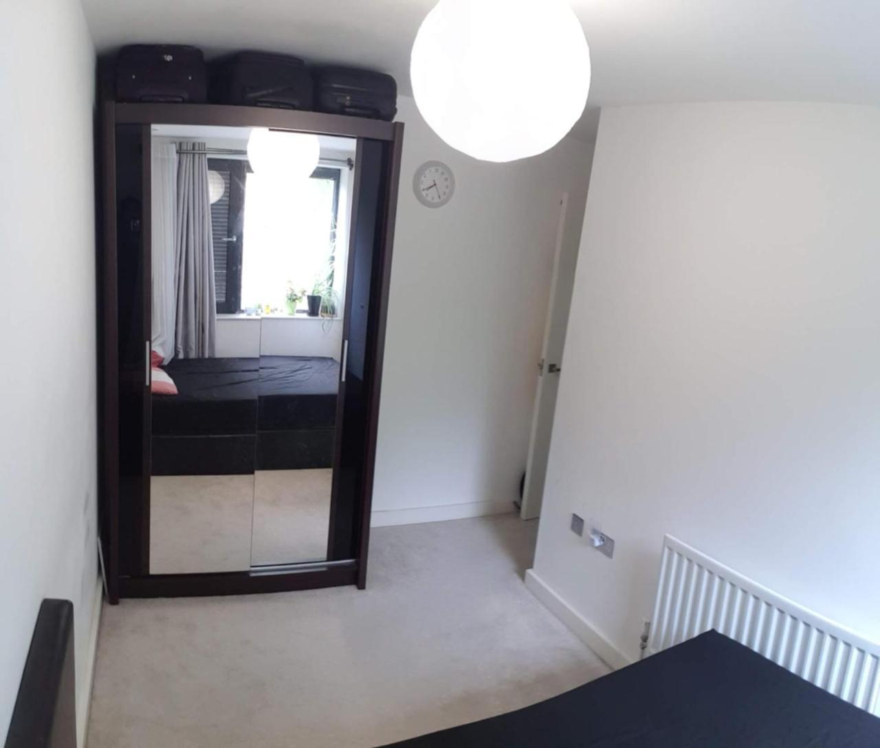 London Holiday Home - Entire 4 Bedroom Private House with Kitchen, Living Room & Private Garden - 1 Cape House London, Within 30 Mins From Central London, London Bridge & Canary Wharf 2