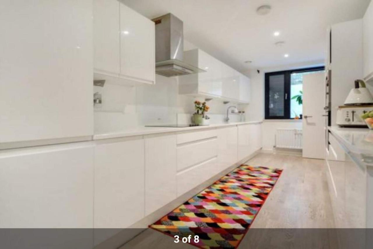 London Holiday Home - Entire 4 Bedroom Private House with Kitchen, Living Room & Private Garden - 1 Cape House London, Within 30 Mins From Central London, London Bridge & Canary Wharf