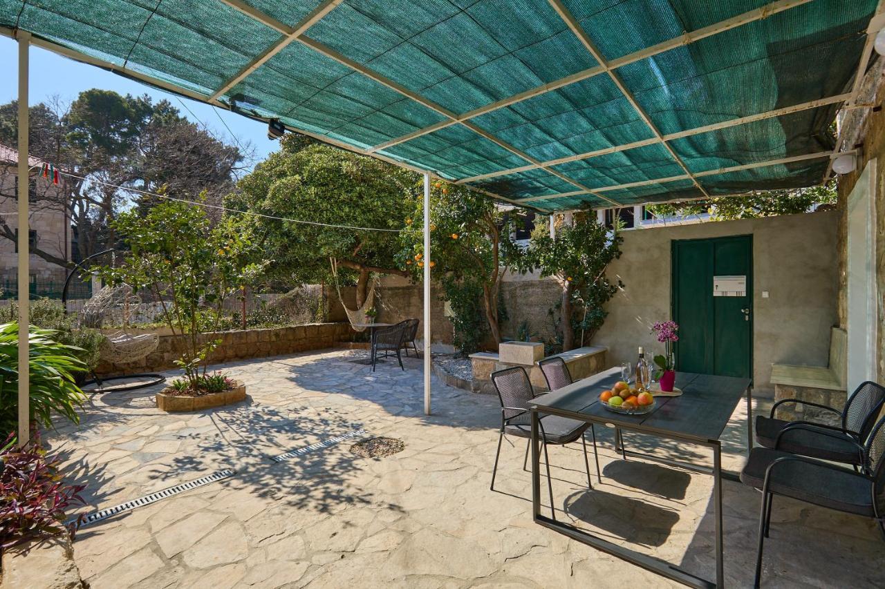 Barbara's Garden Apartment