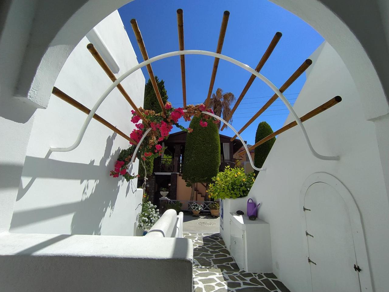 Chariot Apartments Santorini