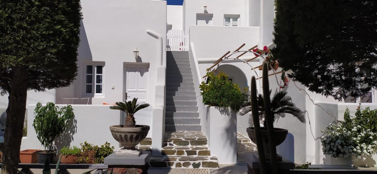 Chariot Apartments Santorini 1