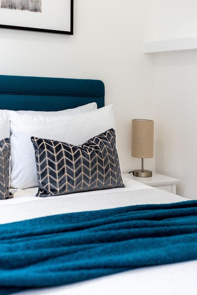 2 Bed 2 Bath Apartment Off Regent Street 2