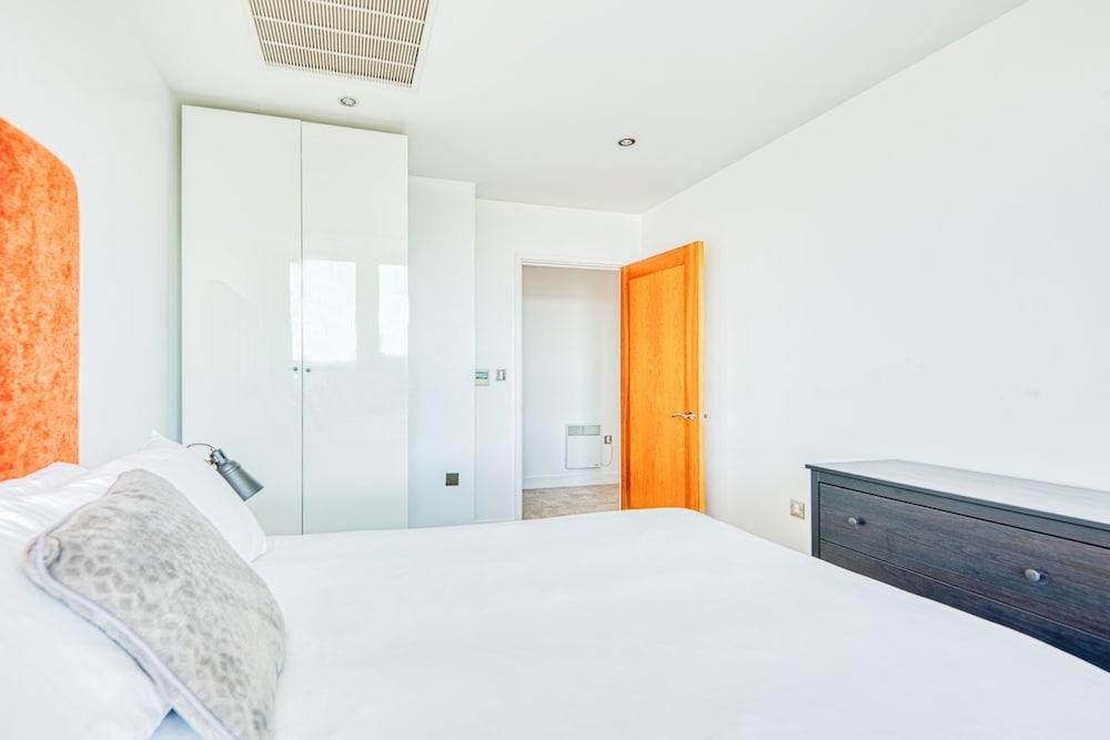 Jibbs Corner Penthouse Apartment 2