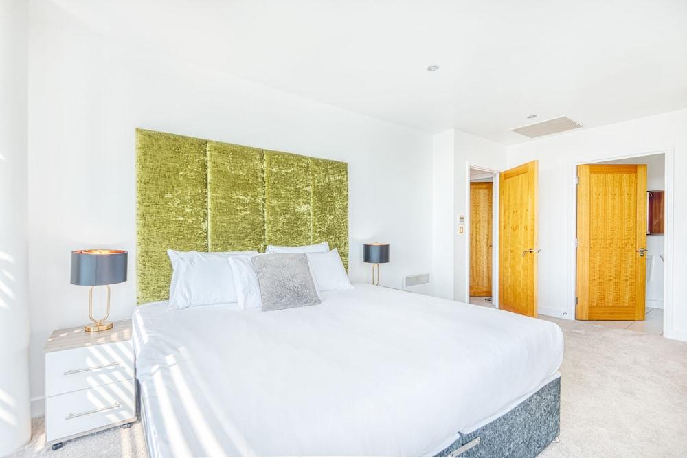 Jibbs Corner Penthouse Apartment 1