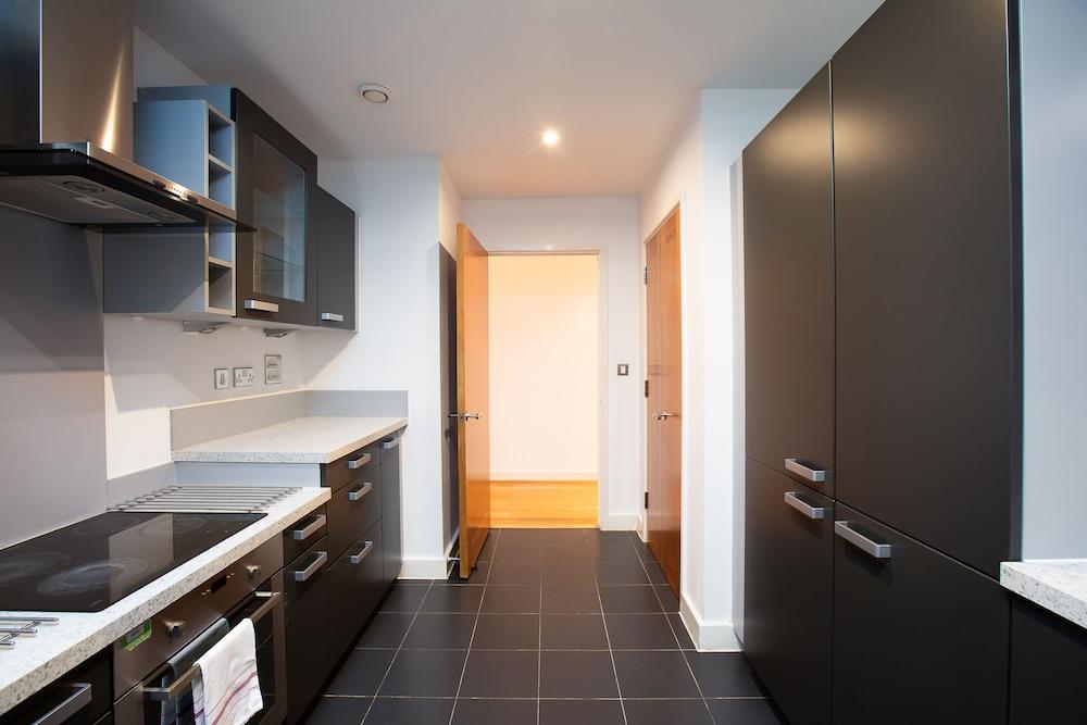 Waterside Bliss 2 Bed 2 Bath Apartment 2