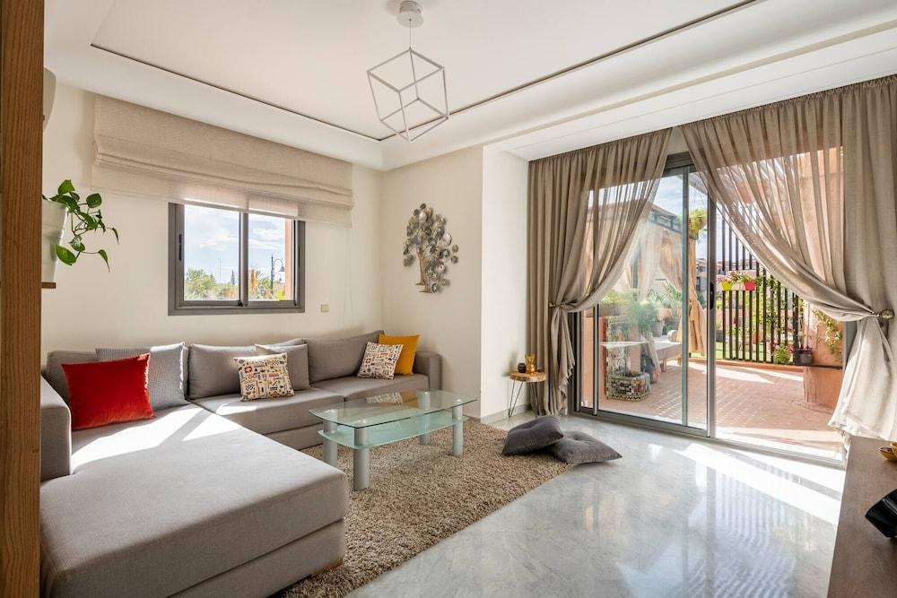 "Superbe Appart Mega Terrasse Piscine +Big Jardin"